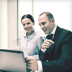 Image showing businessman and businesswoman having discussion