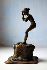 Image showing bronze statuette nyu