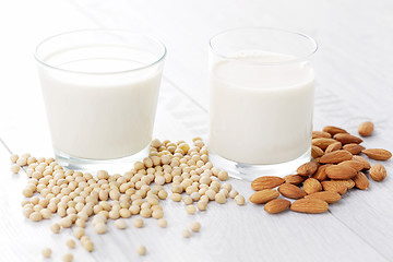 Image showing different vegan milk