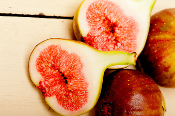 Image showing fresh figs on a rustic table