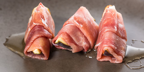 Image showing Slices of figs in Prosciutto