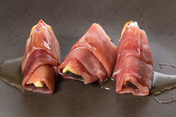 Image showing Slices of figs in Prosciutto