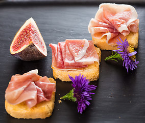 Image showing Slices of figs in Prosciutto