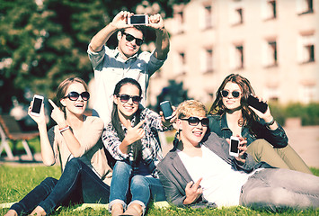 Image showing students showing smartphones