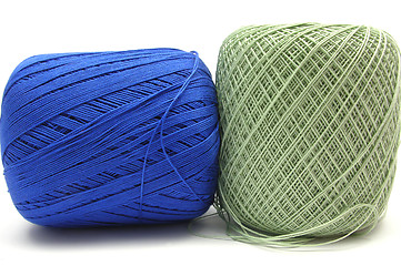 Image showing Two balls of wool  in blue and green on white