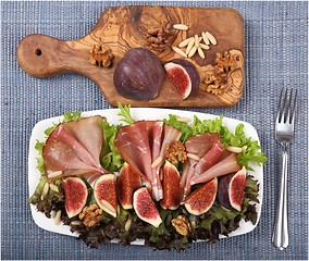 Image showing Salad with prosciutto