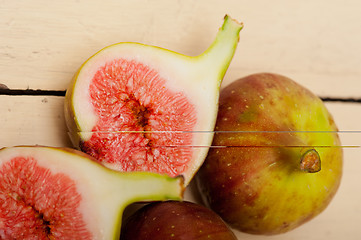 Image showing fresh figs on a rustic table