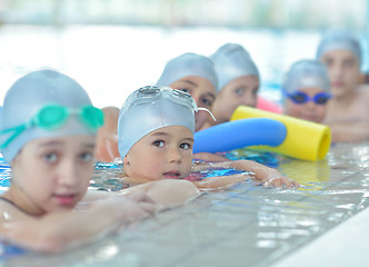 Image showing children group  at swimming pool