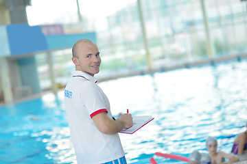 Image showing children group  at swimming pool