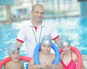 Image showing children group  at swimming pool