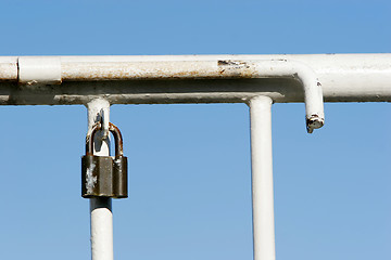 Image showing Key on iron fence