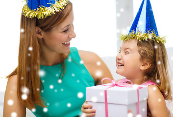 Image showing mother and daughter in party hats with gift box