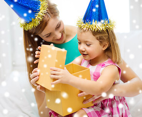Image showing mother and daughter in party hats with gift box