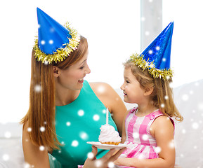 Image showing mother and daughter in party hats with cake