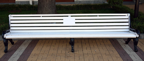 Image showing a bench with fresh paint and a note