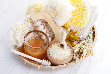 Image showing relaxing honey bath