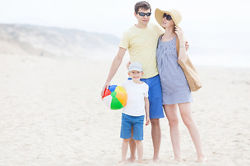 Image showing family at the beach