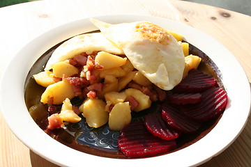 Image showing Dish with bacon,egg,potato and beetroot