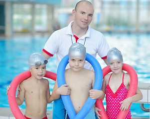 Image showing children group  at swimming pool