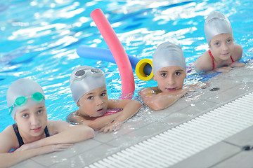 Image showing children group  at swimming pool