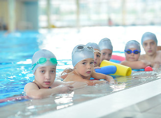 Image showing children group  at swimming pool