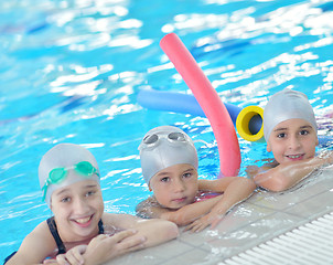 Image showing children group  at swimming pool