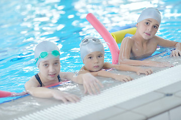 Image showing children group  at swimming pool