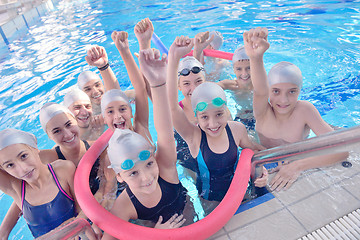 Image showing children group  at swimming pool