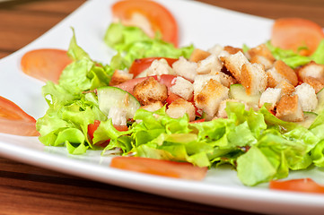 Image showing Vegetable salad with crackers