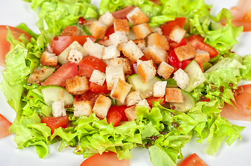 Image showing Vegetable salad with crackers