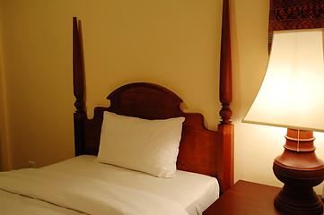 Image showing Bed and table lamp