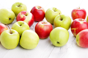 Image showing green and red apples