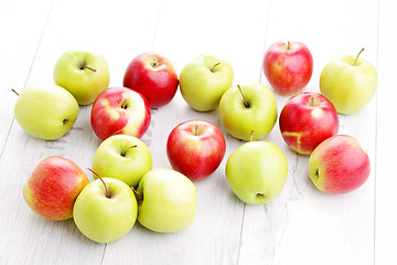 Image showing green and red apples