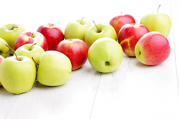 Image showing green and red apples