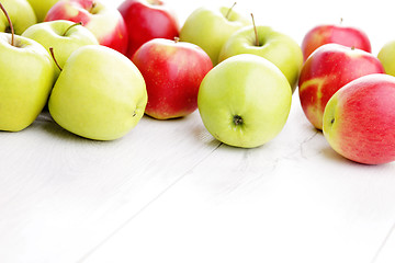 Image showing green and red apples