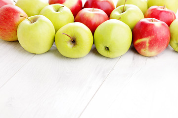 Image showing green and red apples