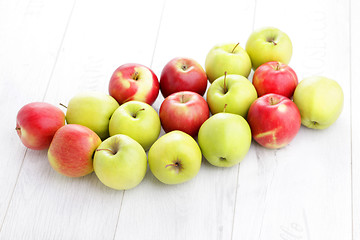 Image showing green and red apples