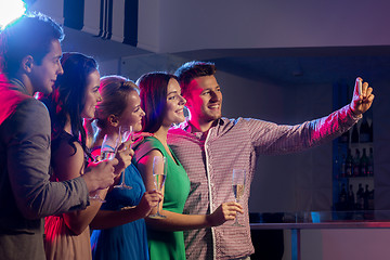 Image showing friends with glasses and smartphone in club