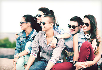 Image showing group of teenagers hanging out