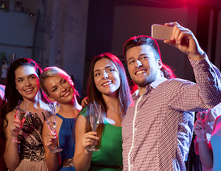 Image showing friends with glasses and smartphone in club