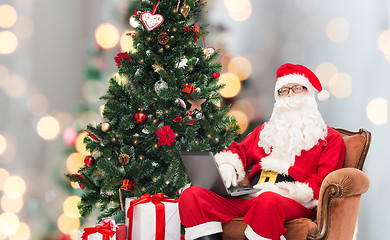 Image showing man in costume of santa claus with laptop