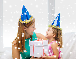 Image showing mother and daughter in party hats with gift box