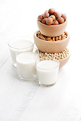 Image showing different vegan milk