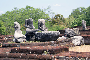 Image showing Buddhas on the wall