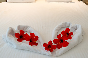 Image showing heart made from towels on honeymoon bed