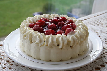 Image showing Cake with strawberries and cream