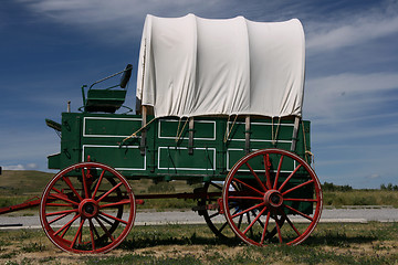 Image showing Wagon with red wheels