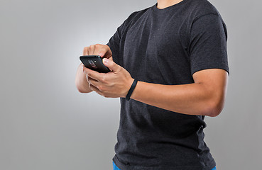 Image showing Man use mobile phone sync with activity tracker