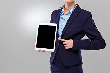 Image showing Businesswoman finger point to blank screen of digital tablet