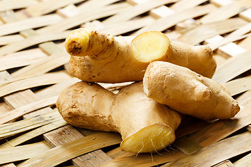 Image showing Ginger on the bamboo mat